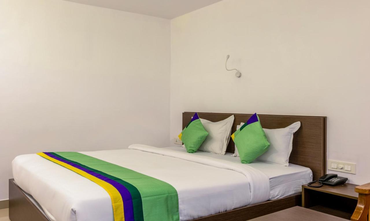 Treebo Trend Airport Avenue Plaza Cochin Airport Hotel Kochi Ngoại thất bức ảnh